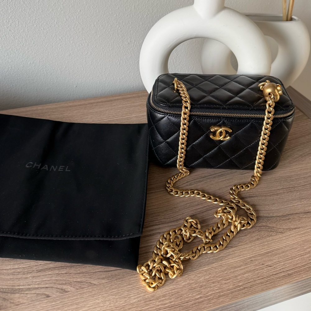 Chanel Lambskin Sweetheart Vanity Case with Mirror and Crossbody Chain - Picture 2 of 12